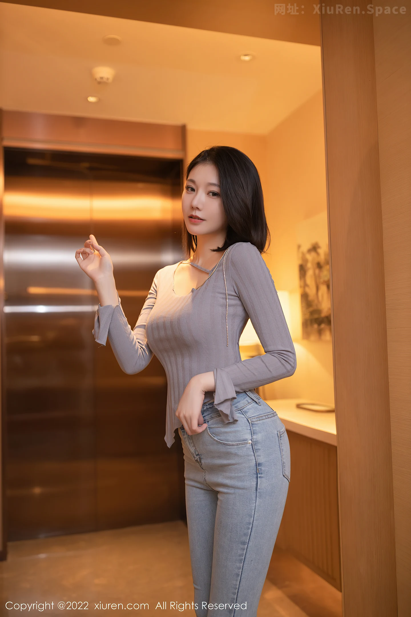 图片[3]-[XiuRen秀人网]VOL.4926 模特安然anran珠三角旅拍半脱露蕾丝内衣配超薄肉丝诱惑写真81P-秀人网官方网站